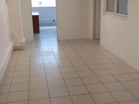 location meublée locaux professionnels 4 pièces 64 m² à la seyne-sur-mer (83500)  1 270 €