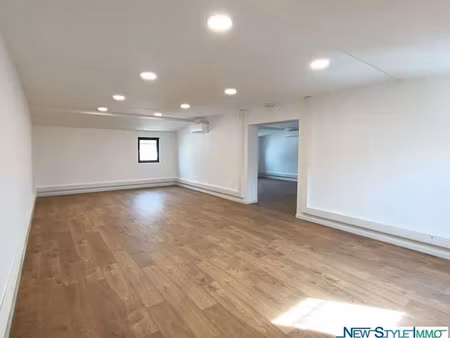 location locaux professionnels 6 pièces 140 m² à six-fours-les-plages (83140)  2 160 €