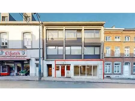 rez- de- chaussée commercial et appartement