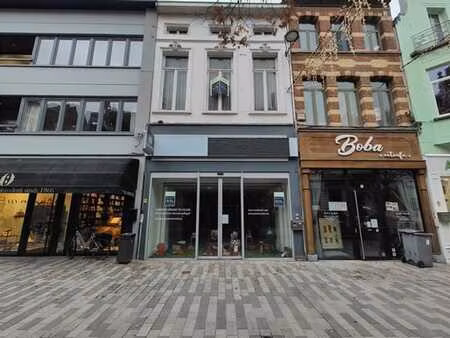 bien commercial à louer au cœur du centre de saint-nicolas