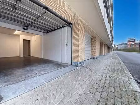 superbe garage spacieux