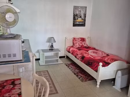 location appartement 1 pièce 18 m² à aubagne (13400)  450 €