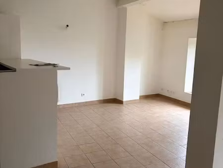 location appartement 3 pièces à tavernes (83670)  540 €