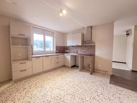 t3 rénové avec parkings et cave