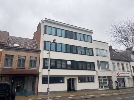 gerenoveerd appartement met 2 slaapkamers