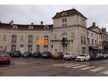 immeuble de caractère  centre historique de commercy  place du fer à cheval