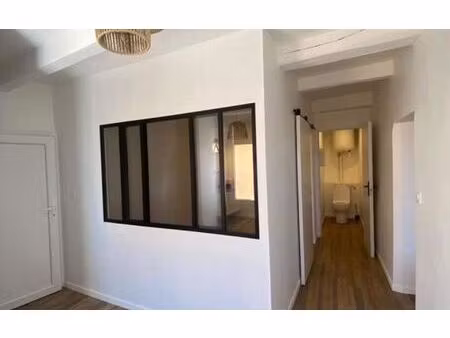 location appartement  m² t-2 à la cadière-d'azur  886 €