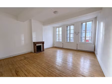 location appartement  m² t-4 à la fère  550 €