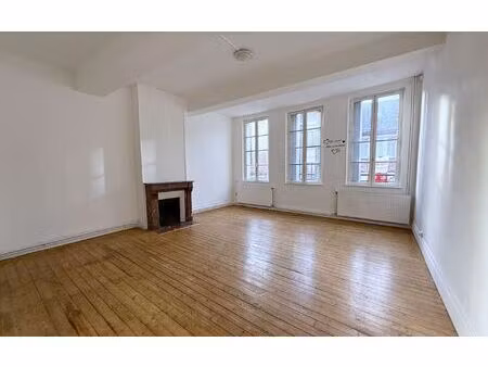 location appartement  m² t-4 à la fère  600 €