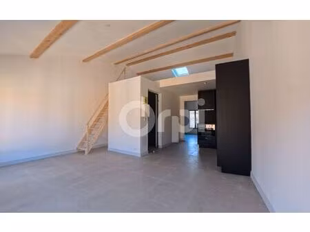 location appartement  36 m² t-2 à roquebrune-sur-argens  860 €