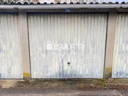 box fermé ! pour véhicule ou stockage !!