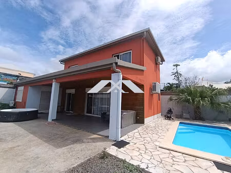 maison individuelle moderne avec piscine