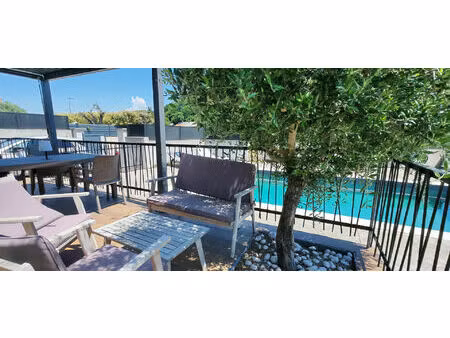 villa de plain pied avec piscine et garage