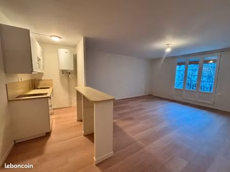 a louer  studio de 39 87m2 à la riche