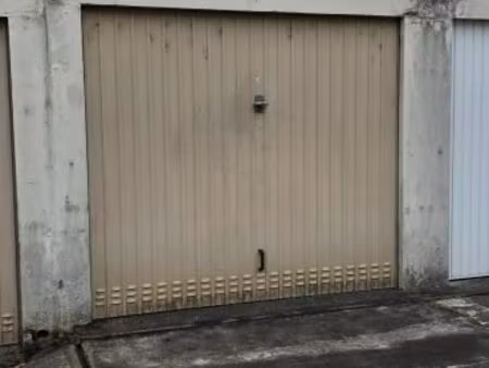 garage/box 15 m² joue les tours