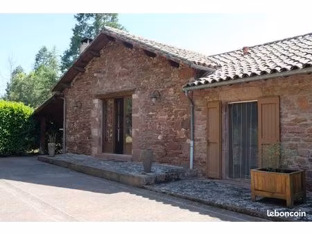 à louer à l’année – maison de caractère 96 m² – montlaur (moulin neuf)