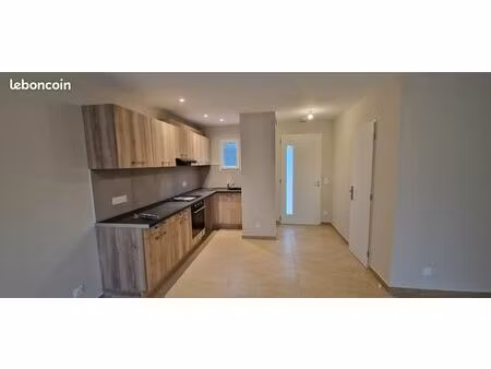 location maison 3 chambres avec cour et 2 places de parking privatives