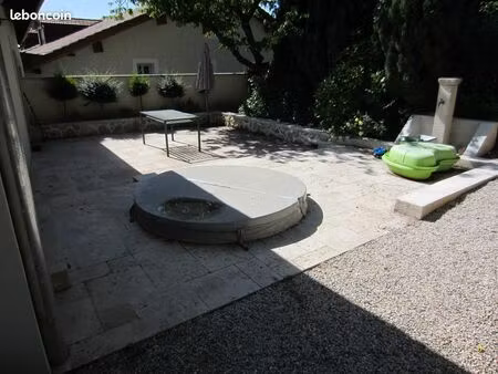 t2 meublé dans maison du 19è avec terrasse jacuzzi et parking