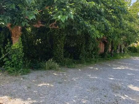 loue place parking ferme