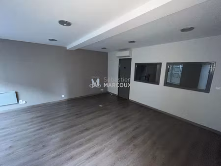 location locaux professionnels 49 m² à montbrison (42600)  650 €
