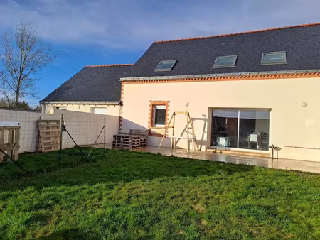 location maison 5 pièces 118 m² à val d'erdre-auxence (49370)  870 €