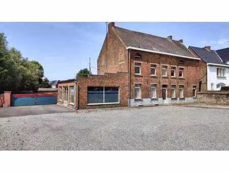 ensemble immobilier- maison  salle de réception et hangars