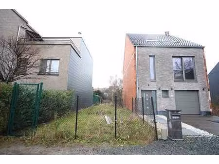 terrain à bâtir situé au calme avec permis de constructio...