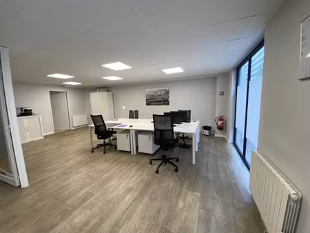 location locaux professionnels 64 m² à paris 15ème (75015)  2 658 €