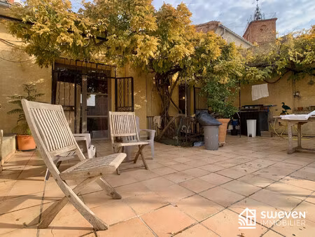 maison de ville avec fort potentiel et terrasse de 77m2