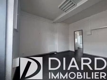 location bureaux et commerces à vitré (35500) : à louer / 24m² vitré