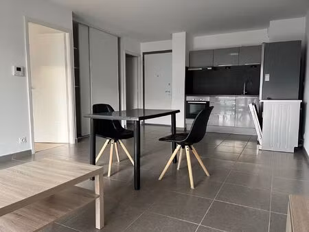 magnifique appartement t2 de 47 m² avec terrasse et parking.