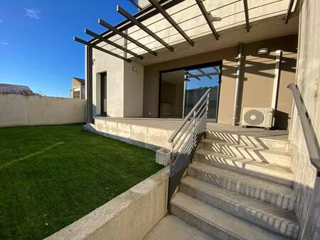 barbentane  appartement t4 99m²  2 exterieurs  2 parkings