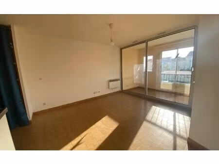 location appartement  m² t-2 à mèze  600 €