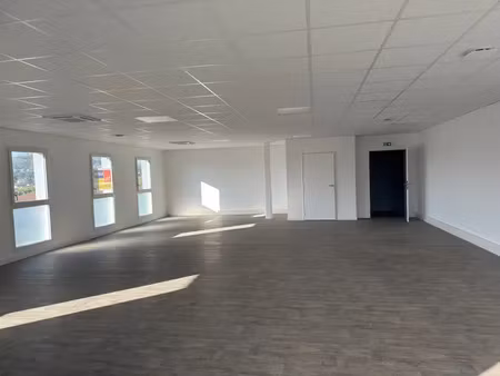 saint jean de luz - bureau neuf 114 m² - a louer – zone tertiaire avec vue dégagée et exce