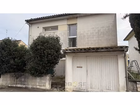 maison de ville plein centre  3 chambres garage et jardinet