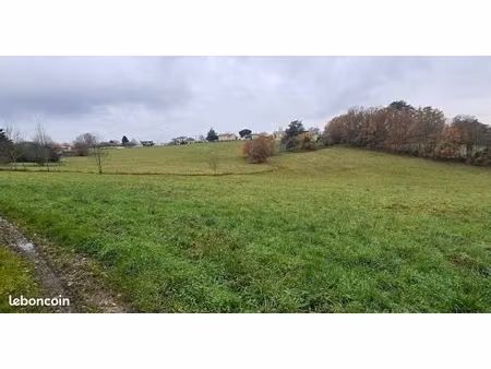 terrain 2 400 m² limeyrat