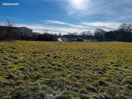 terrain 1 220 m² surgeres