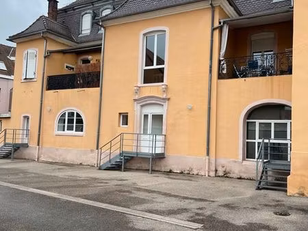 spacieux t2 de 58 m² en plein centre-ville avec parking privé et cuisine équipée