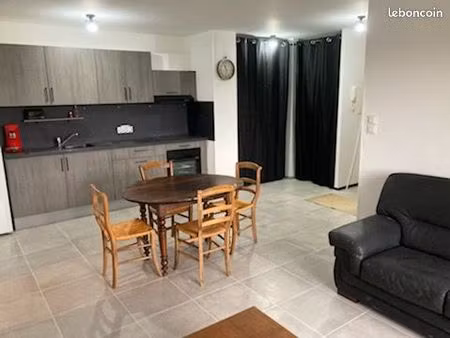 loue bel appartement t3