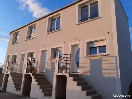 charmante maison duplex avec jardin proche hôpital et lycée fourier