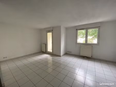 studio 1 pièce 33 m²