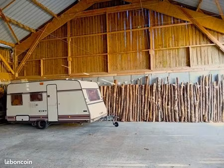 garage camping-car ou véhicule