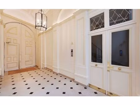 appartement paris 1 60 m² t-3 à vendre  769 000 €