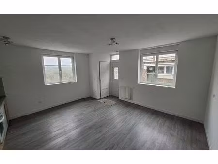 location maison  55.49 m² t-2 à callac  600 €