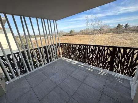 t3 avec balcon et parking à monteux