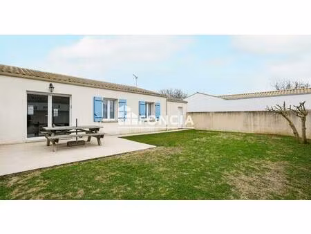 angoulins sur mer  à seulement 700m env du centre bourg et 500m env de la gare