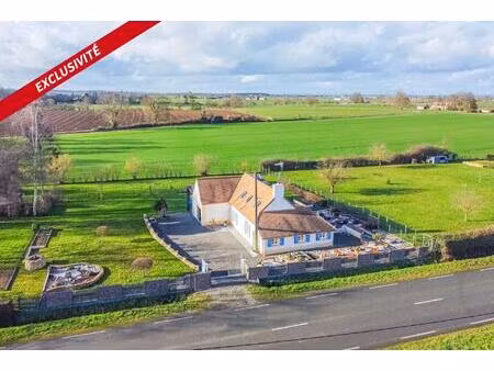 maison de campagne avec garage sur grand terrain