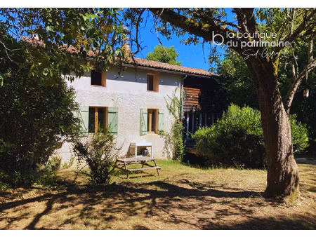 à vendre belle maison familiale avec terrain arboré de 478