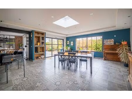 maison de 230 m² avec sous-sol sur 3000m² de terrain.