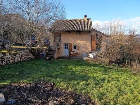 a découvrir dans le village de bourgvillain  charmante maison individuelle avec le cachet 